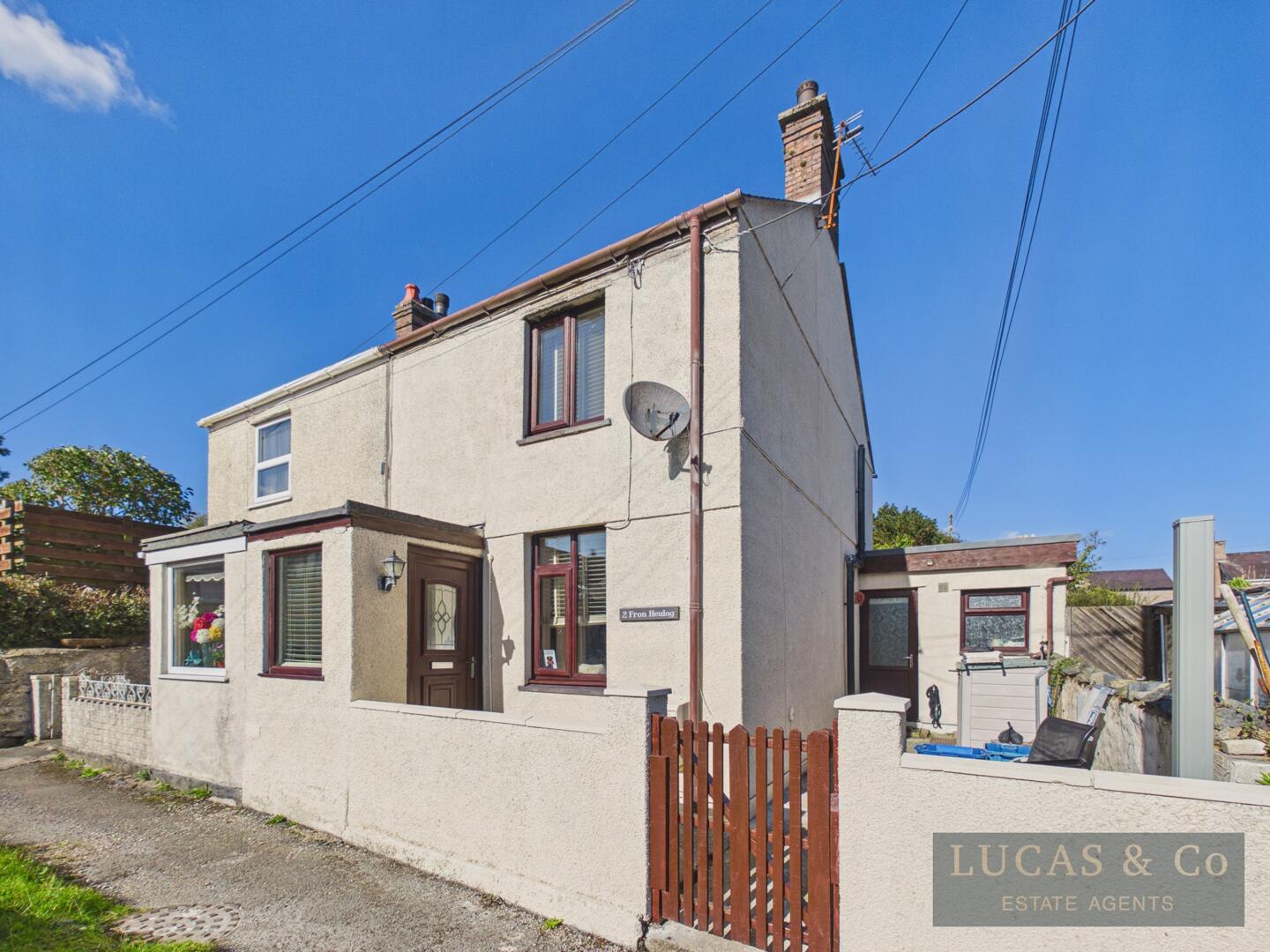 2 bed property in Fron Heulog, Llanfairpwll